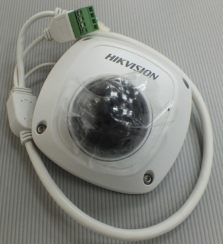 Камера Hikvision DS-2CD2512F-IS 4mm 2шт